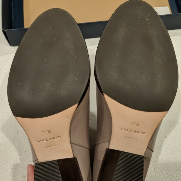 Adorable booties - Picture 4 of 5